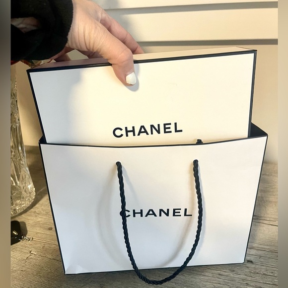 New Chanel box and Bag - Picture 3 of 7